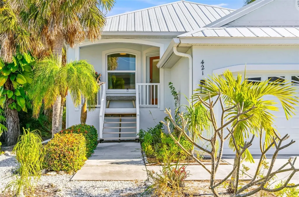 421 Island Circle Sarasota FL 34242