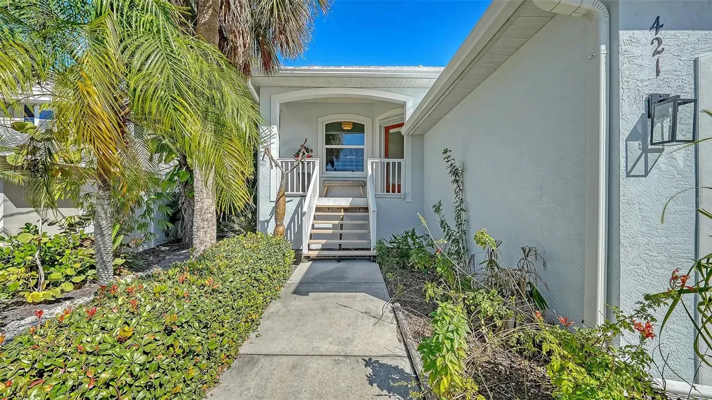 421 Island Circle Sarasota FL 34242