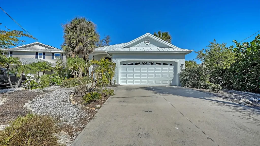 421 Island Circle Sarasota FL 34242