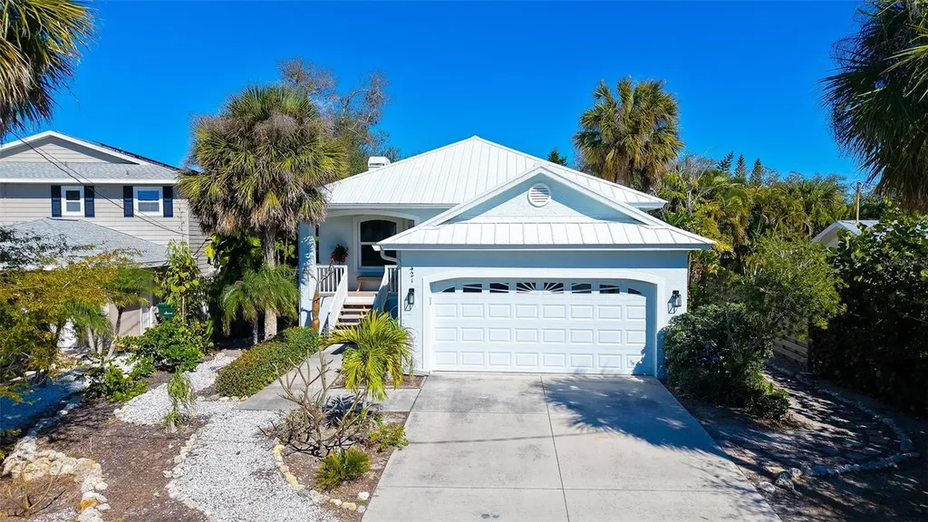 421 Island Circle Sarasota FL 34242