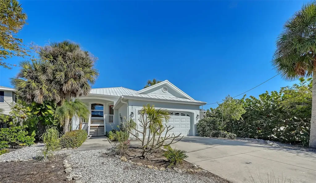 421 Island Circle Sarasota FL 34242