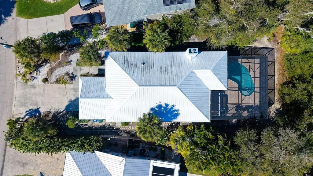 421 Island Circle Sarasota FL 34242