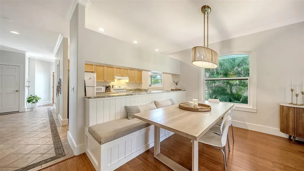 421 Island Circle Sarasota FL 34242