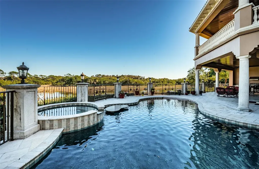 9209 Silverthorn Road Seminole FL 33777