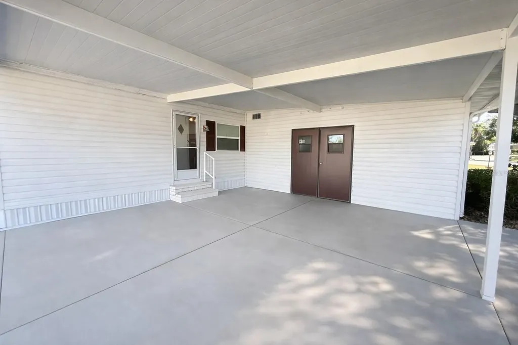 25308 Casa Del Lago Lane Leesburg FL 34748