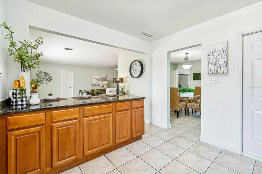 6041 5th Avenue N St Petersburg FL 33710