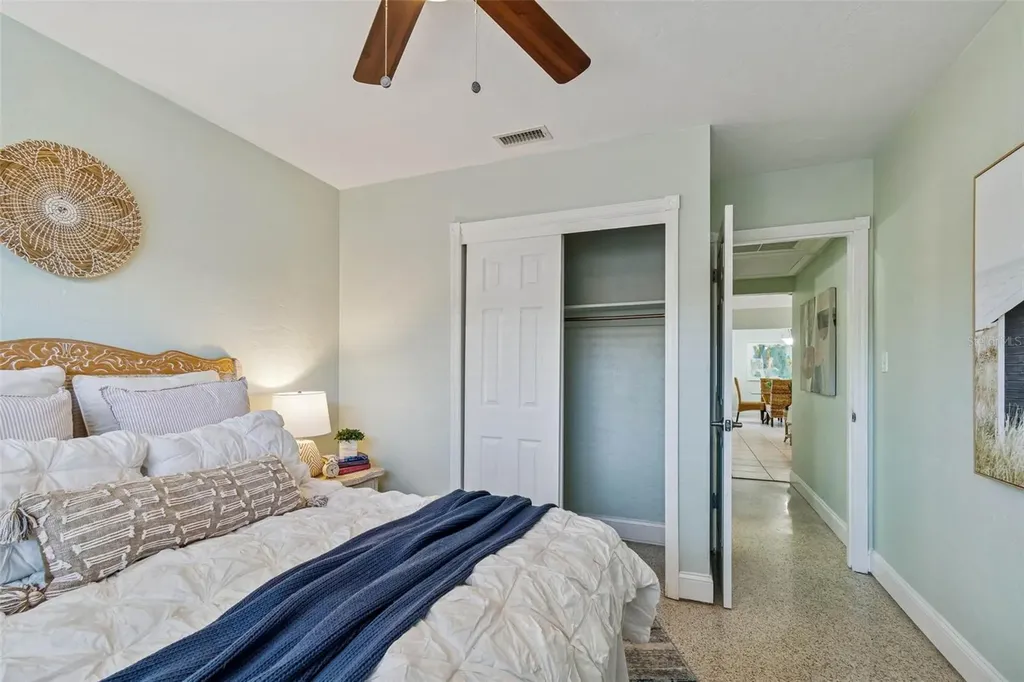 6041 5th Avenue N St Petersburg FL 33710