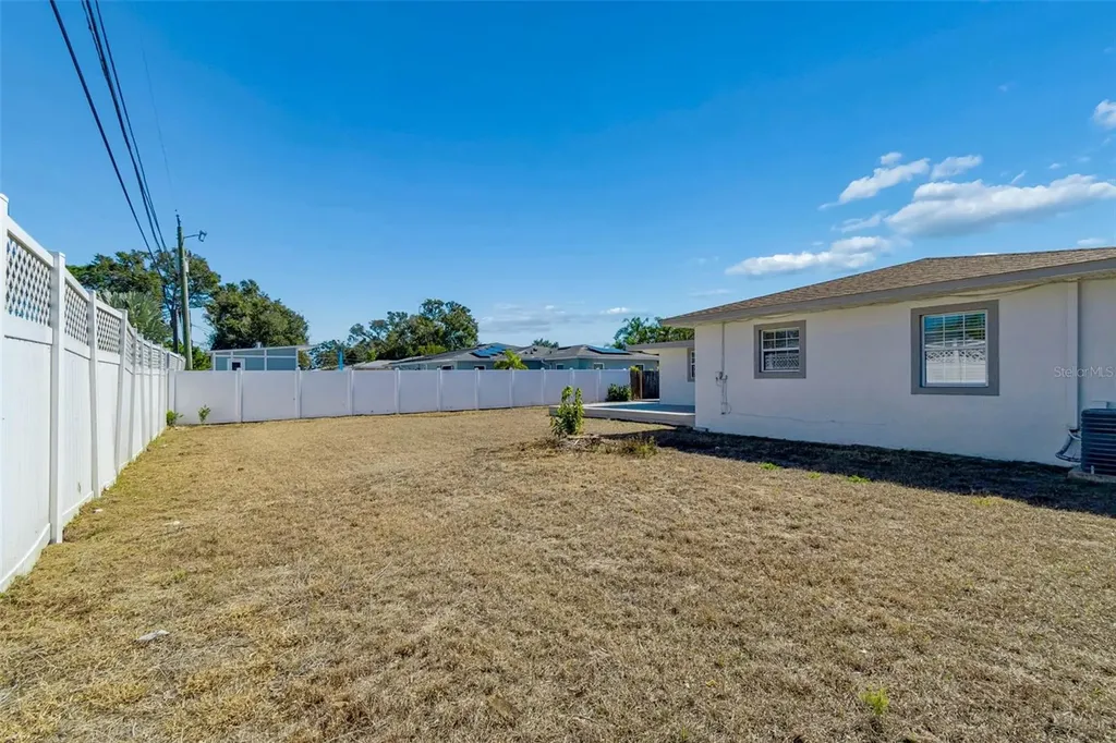 6041 5th Avenue N St Petersburg FL 33710