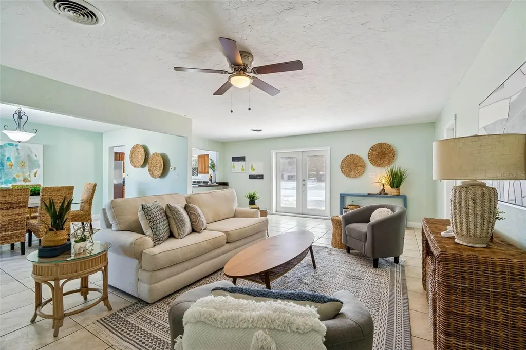 6041 5th Avenue N St Petersburg FL 33710