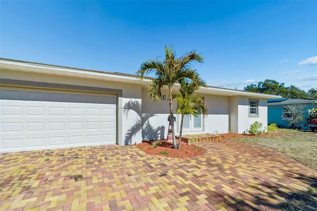 6041 5th Avenue N St Petersburg FL 33710