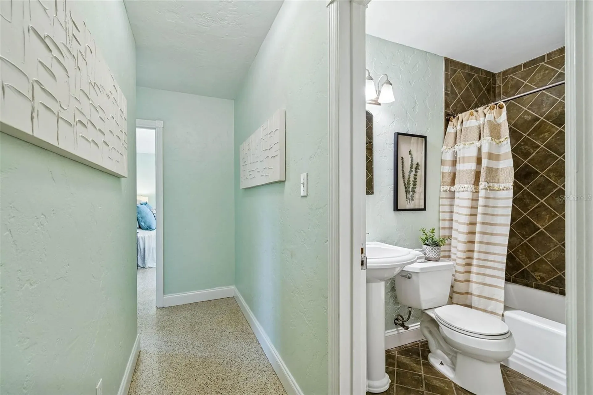6041 5th Avenue N St Petersburg FL 33710