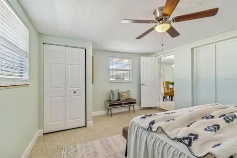 6041 5th Avenue N St Petersburg FL 33710