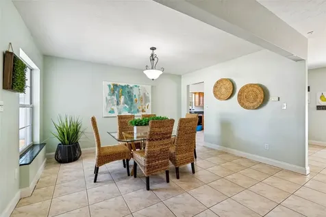 6041 5th Avenue N St Petersburg FL 33710