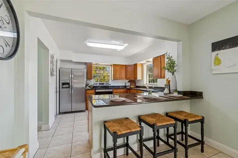 6041 5th Avenue N St Petersburg FL 33710