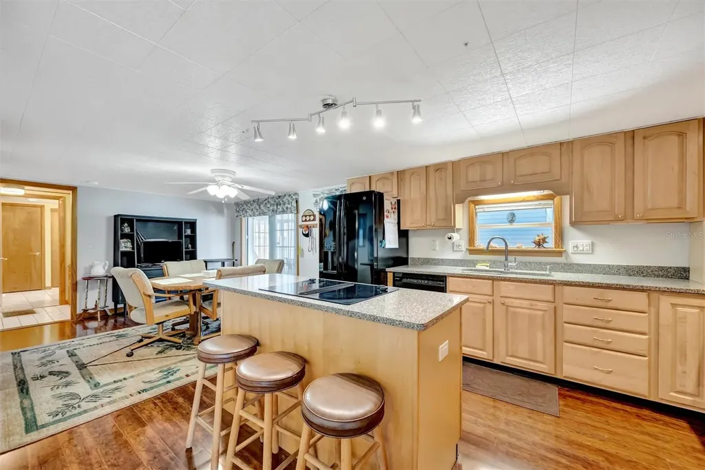 132 W Saint Lucia Loop Apollo Beach FL 33572