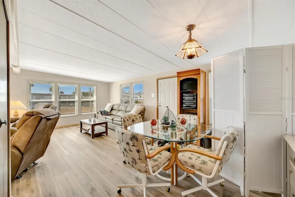 132 W Saint Lucia Loop Apollo Beach FL 33572