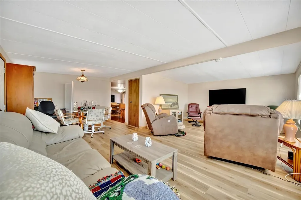 132 W Saint Lucia Loop Apollo Beach FL 33572