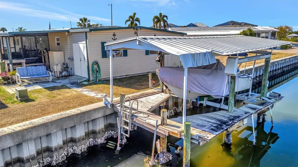 132 W Saint Lucia Loop Apollo Beach FL 33572