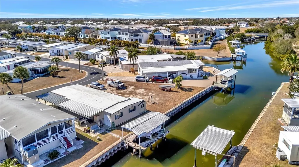 132 W Saint Lucia Loop Apollo Beach FL 33572
