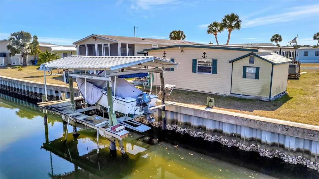 132 W Saint Lucia Loop Apollo Beach FL 33572
