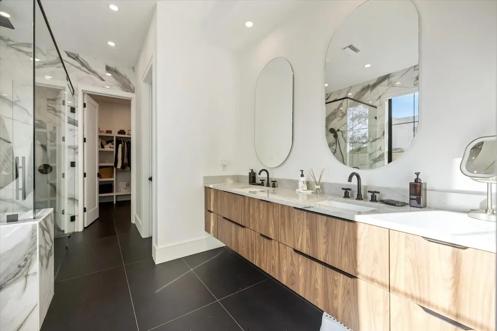 2045 Goldenrod Street Sarasota FL 34239