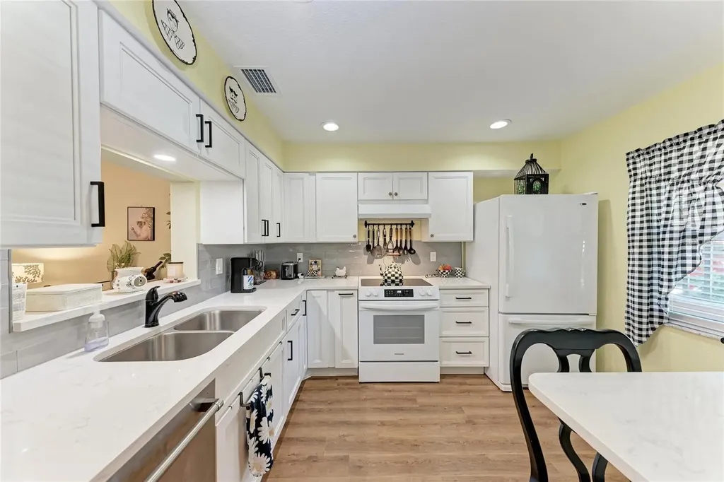 2808 60th Avenue W Bradenton FL 34207