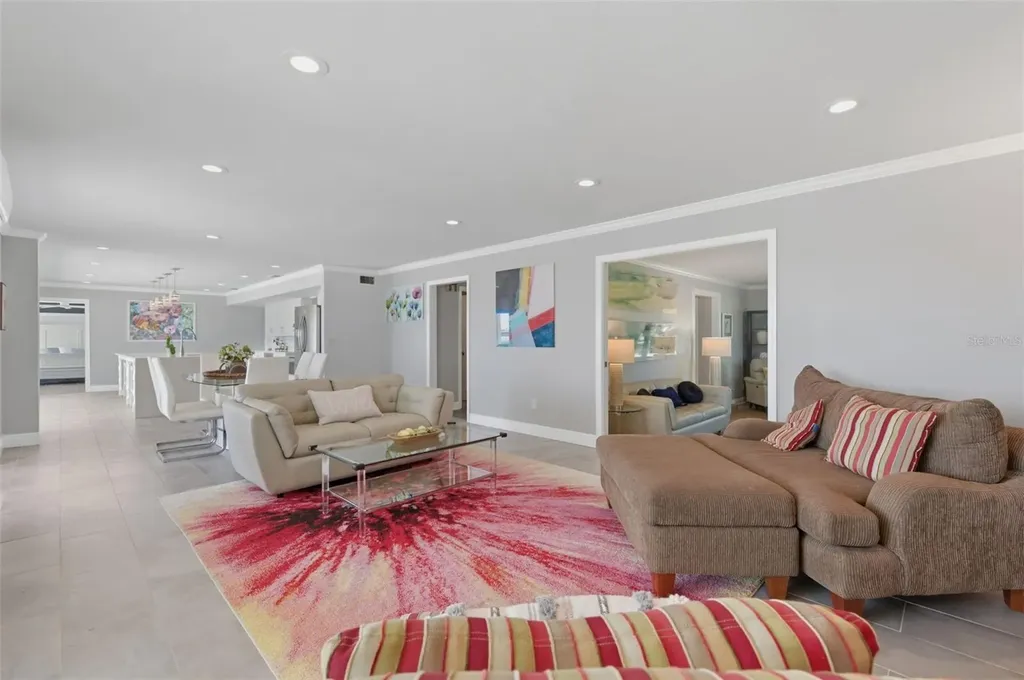2928 68th Avenue S St Petersburg FL 33712