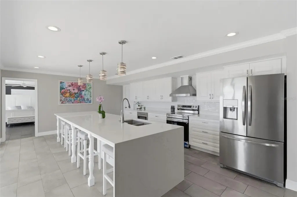 2928 68th Avenue S St Petersburg FL 33712