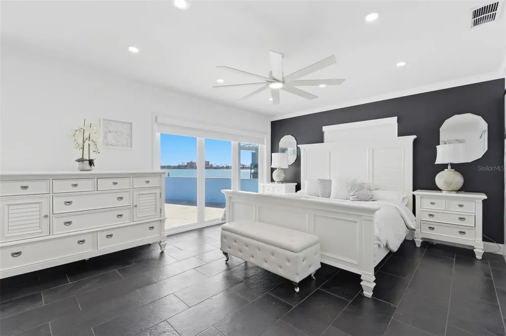 2928 68th Avenue S St Petersburg FL 33712