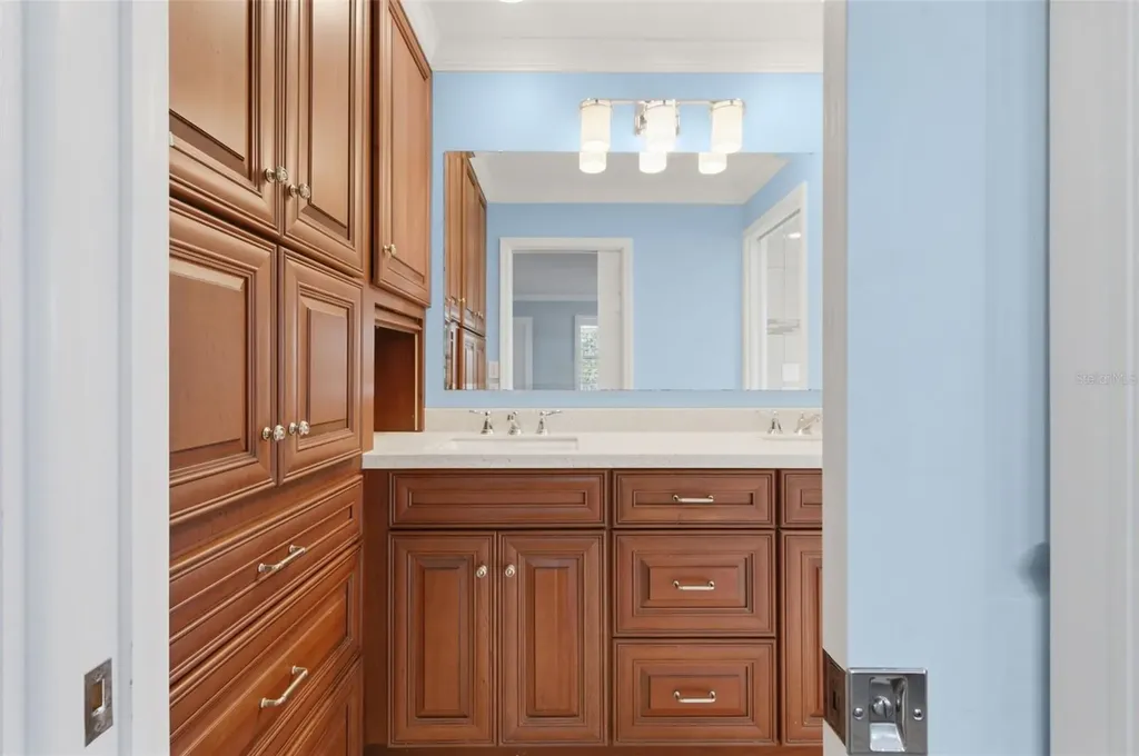 2928 68th Avenue S St Petersburg FL 33712