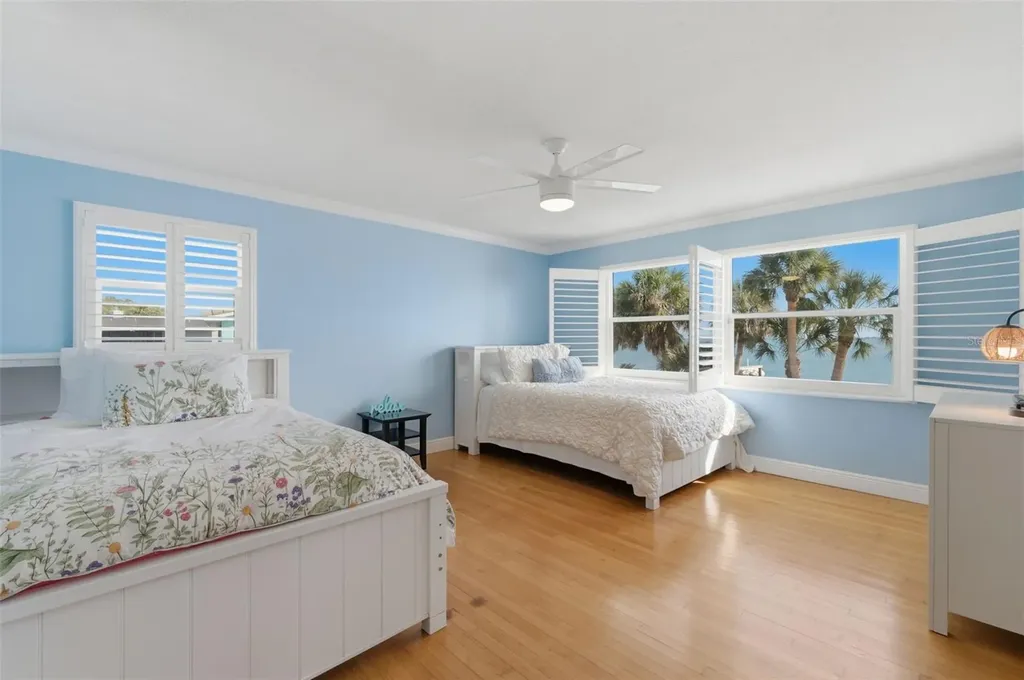 2928 68th Avenue S St Petersburg FL 33712