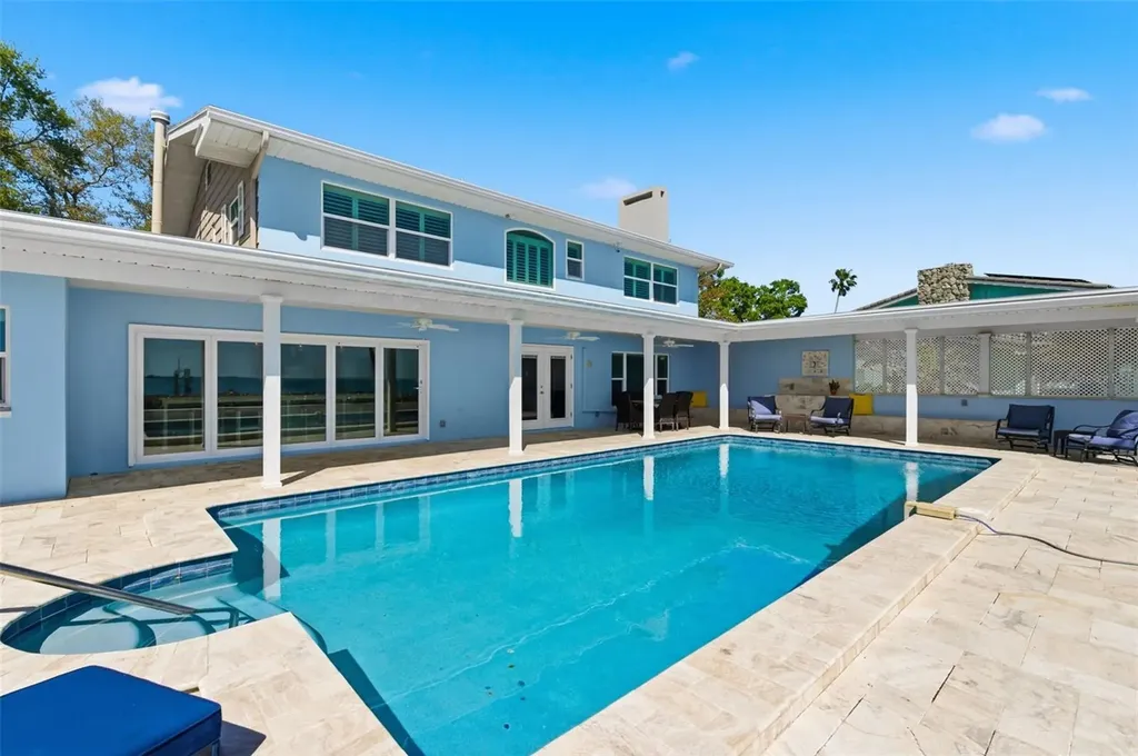 2928 68th Avenue S St Petersburg FL 33712