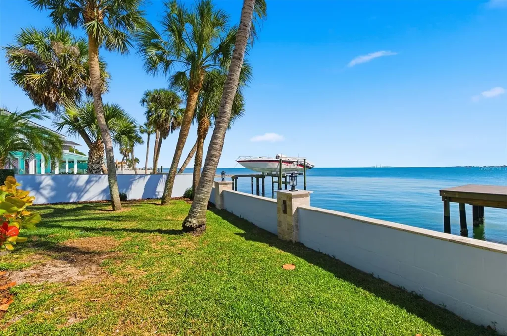 2928 68th Avenue S St Petersburg FL 33712