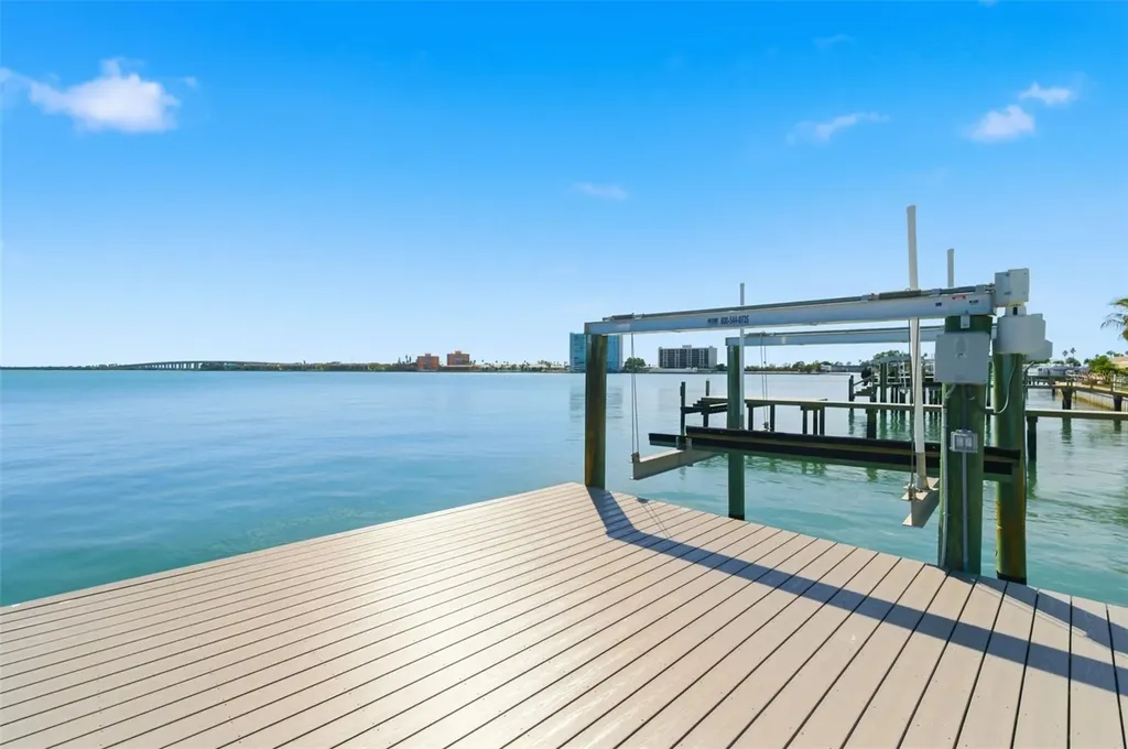 2928 68th Avenue S St Petersburg FL 33712