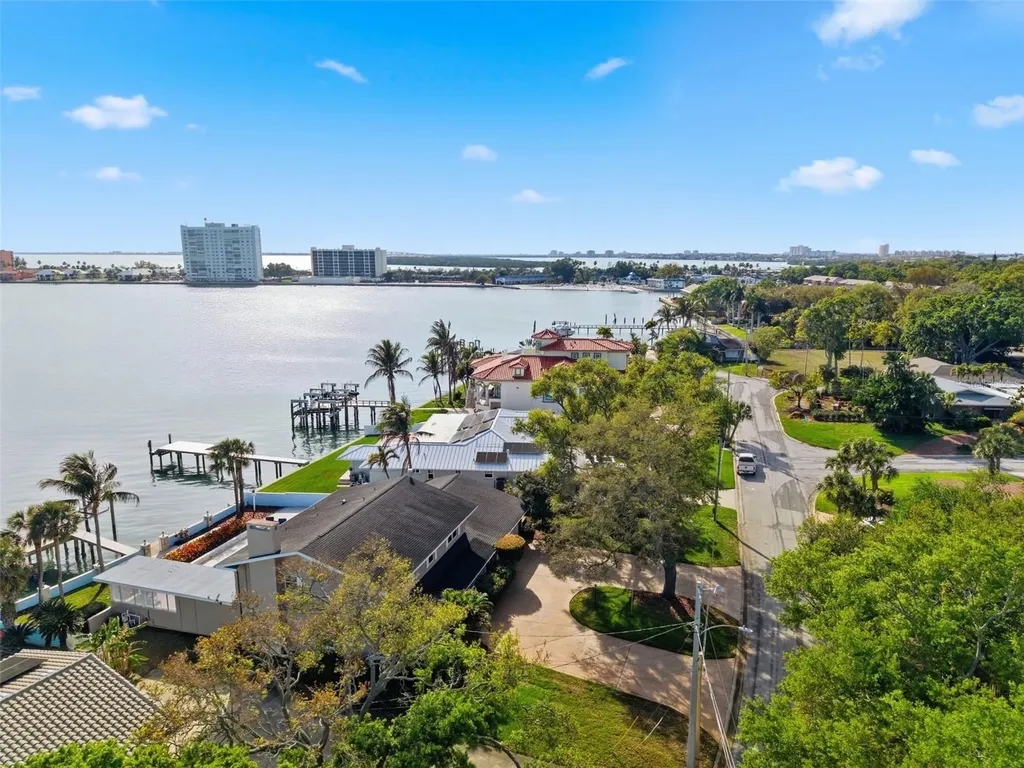 2928 68th Avenue S St Petersburg FL 33712