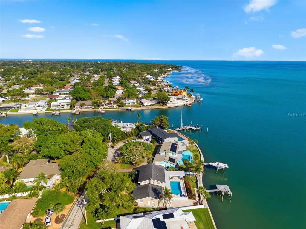 2928 68th Avenue S St Petersburg FL 33712