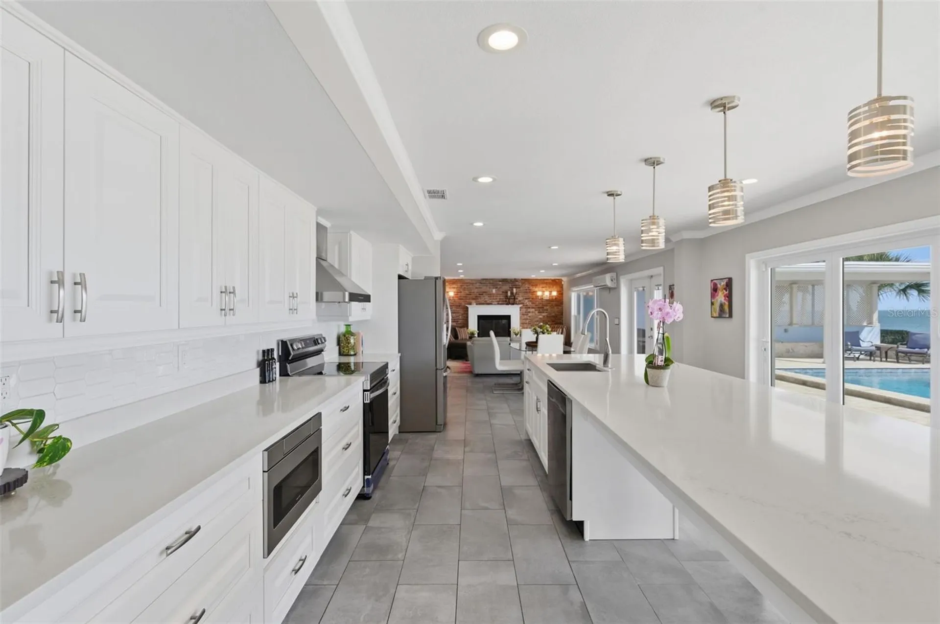 2928 68th Avenue S St Petersburg FL 33712