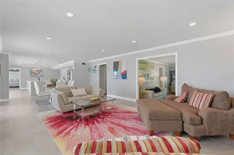 2928 68th Avenue S St Petersburg FL 33712