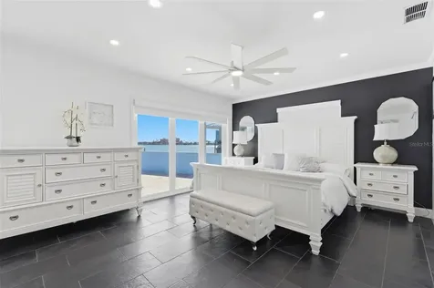 2928 68th Avenue S St Petersburg FL 33712