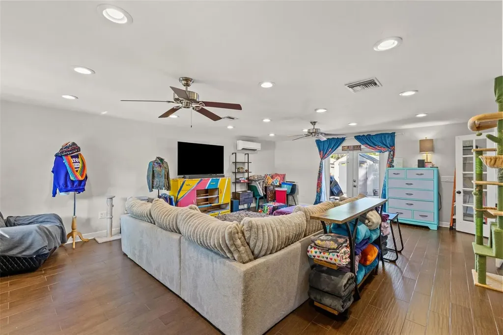1747 26th Avenue N St Petersburg FL 33713