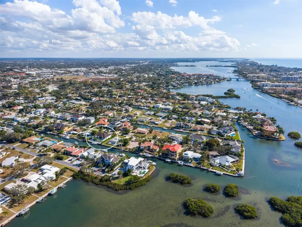 1643 Stanford Lane Sarasota FL 34231