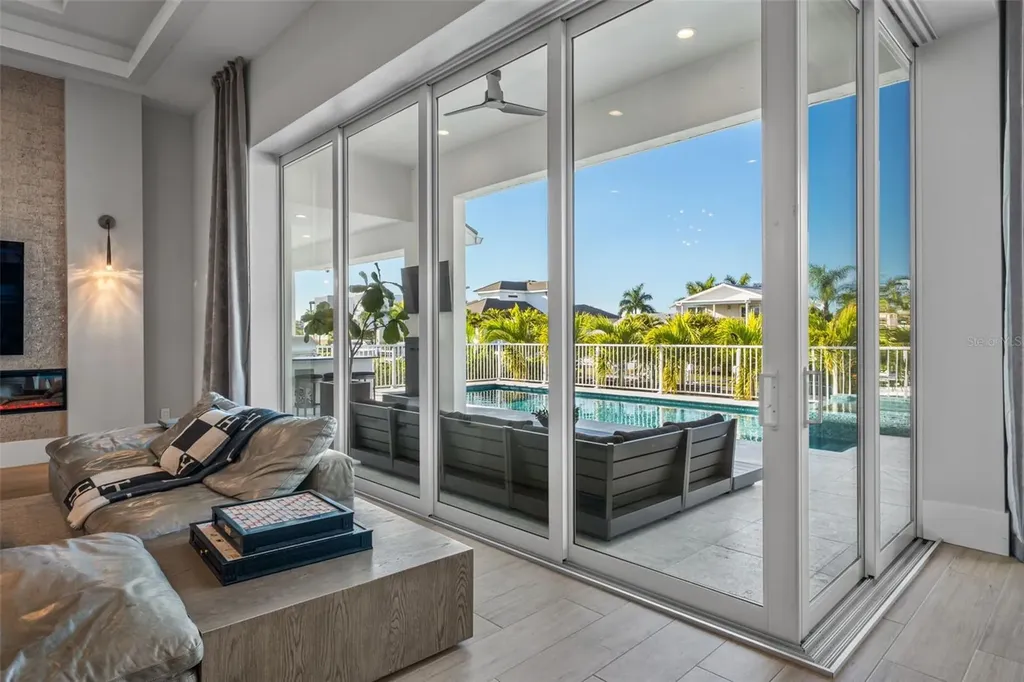 1643 Stanford Lane Sarasota FL 34231
