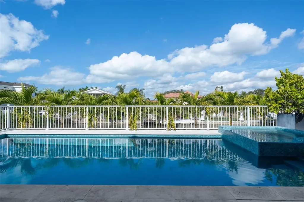 1643 Stanford Lane Sarasota FL 34231