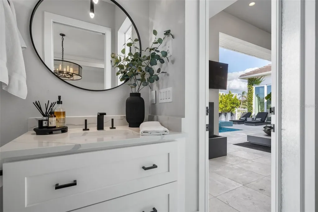 1643 Stanford Lane Sarasota FL 34231