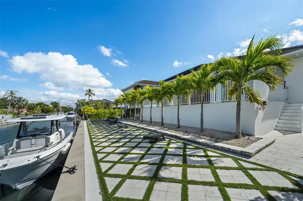 1643 Stanford Lane Sarasota FL 34231