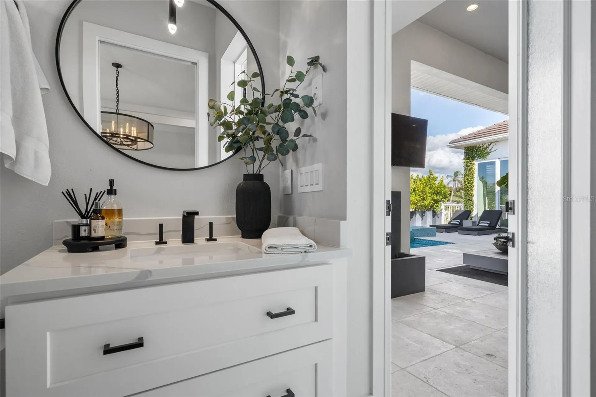1643 Stanford Lane Sarasota FL 34231