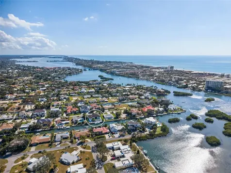 1643 Stanford Lane Sarasota FL 34231