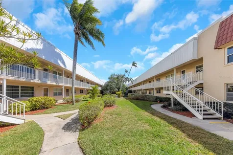 10032 65th Avenue N St Petersburg FL 33708