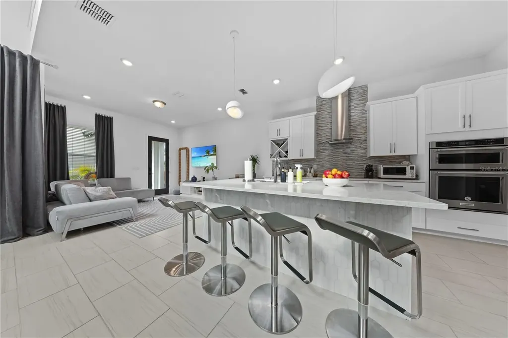 2065 White Feather Loop Oakland FL 34787