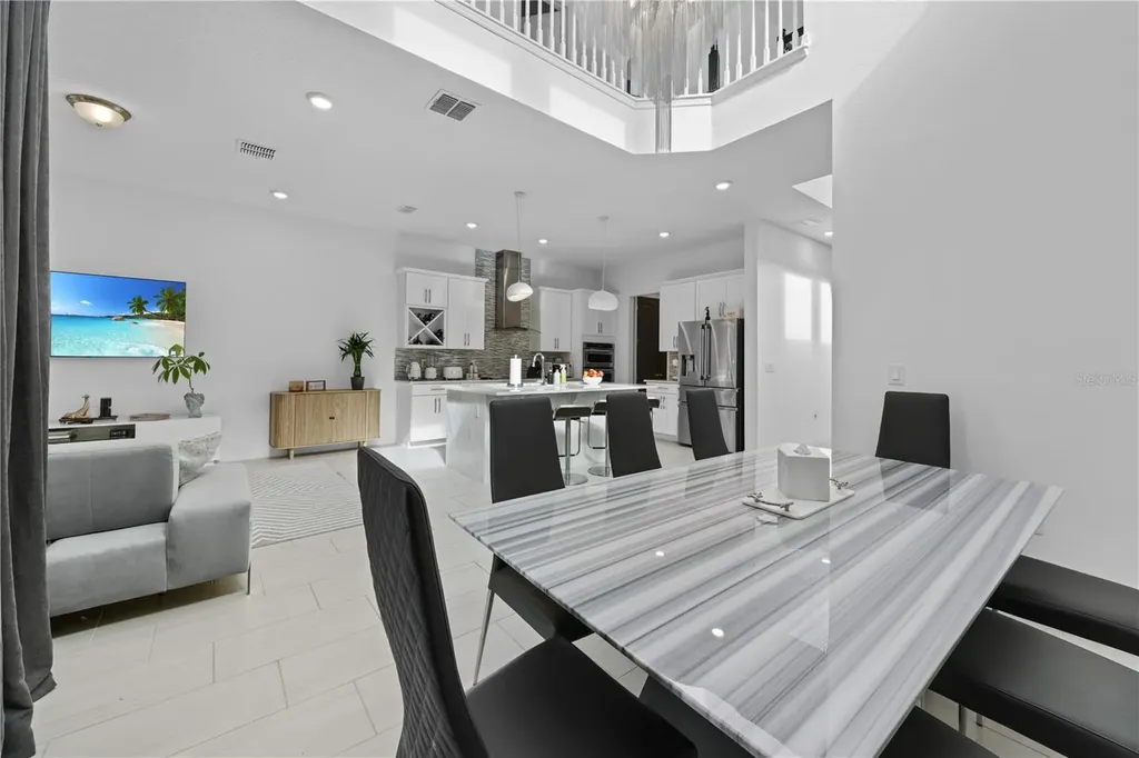 2065 White Feather Loop Oakland FL 34787